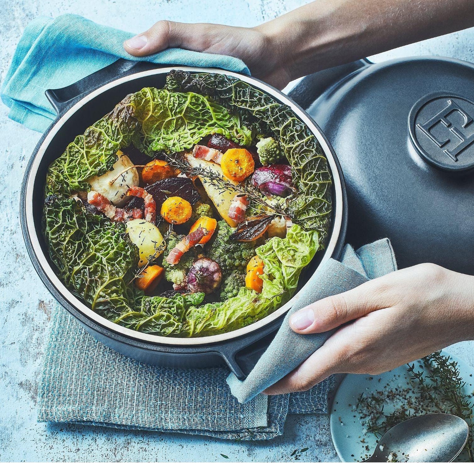  Delight Round Casserole Dish Slate 27cm dia. 4l - HAUSwares